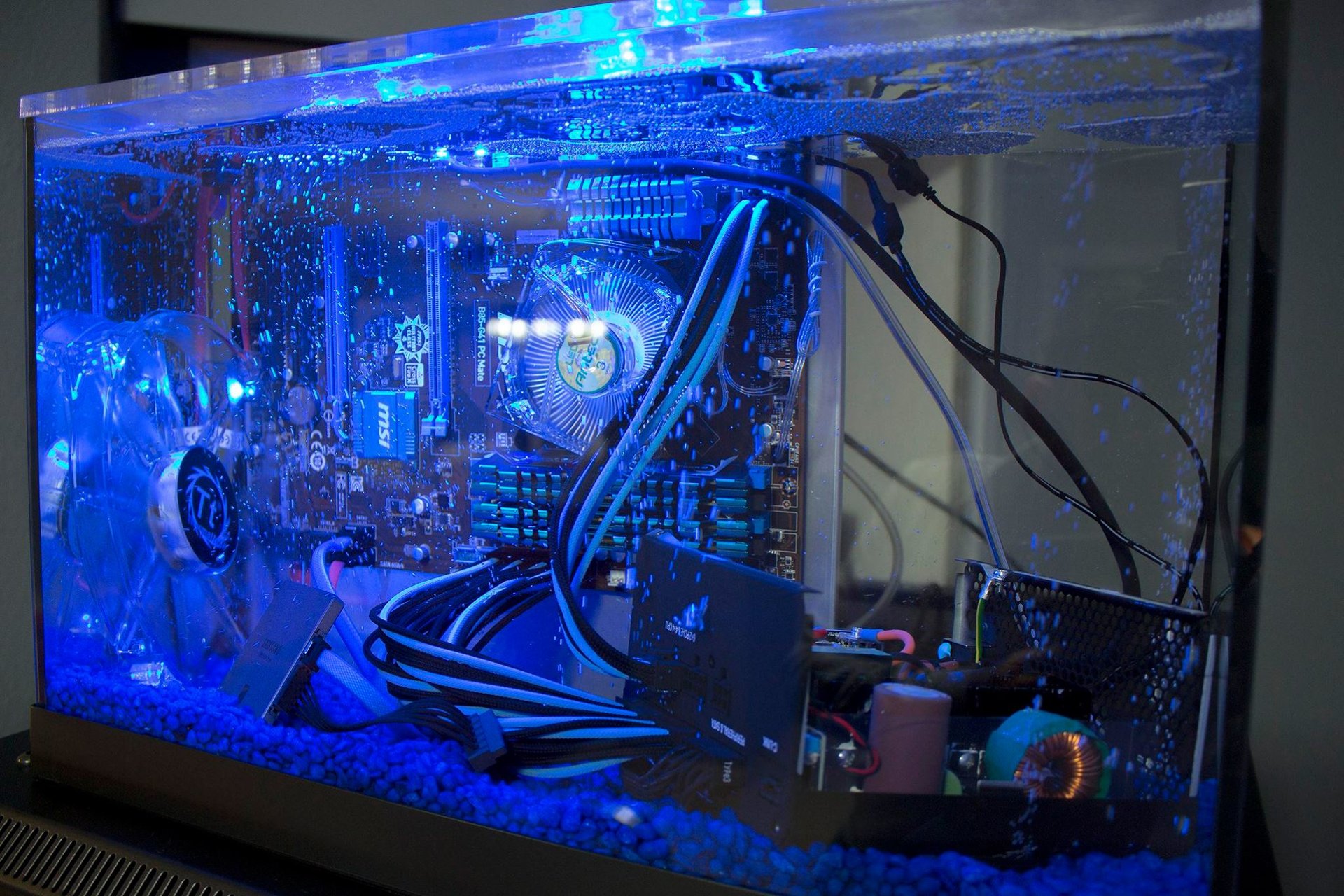How Can A Pc Be Functioning When Its Submerged By Mineral Oil [h