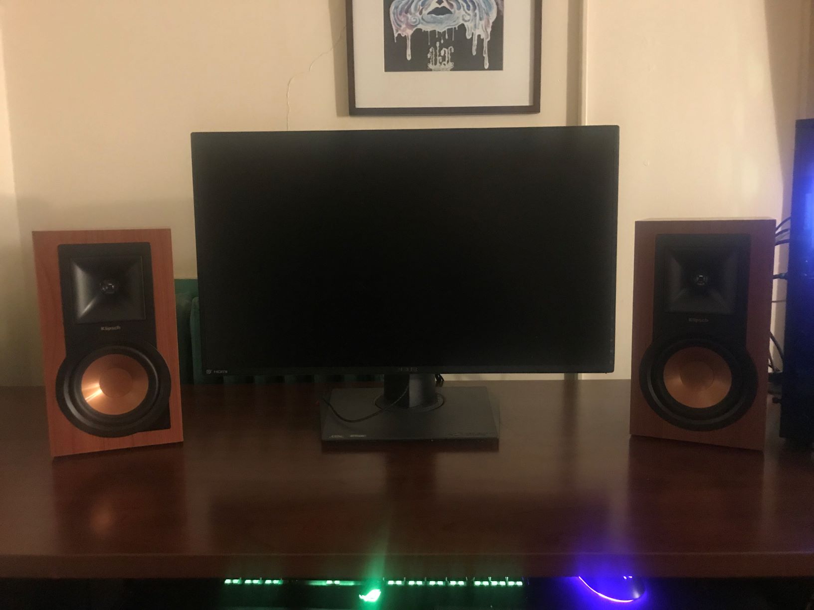 speakers1.jpg speakers1.jpg