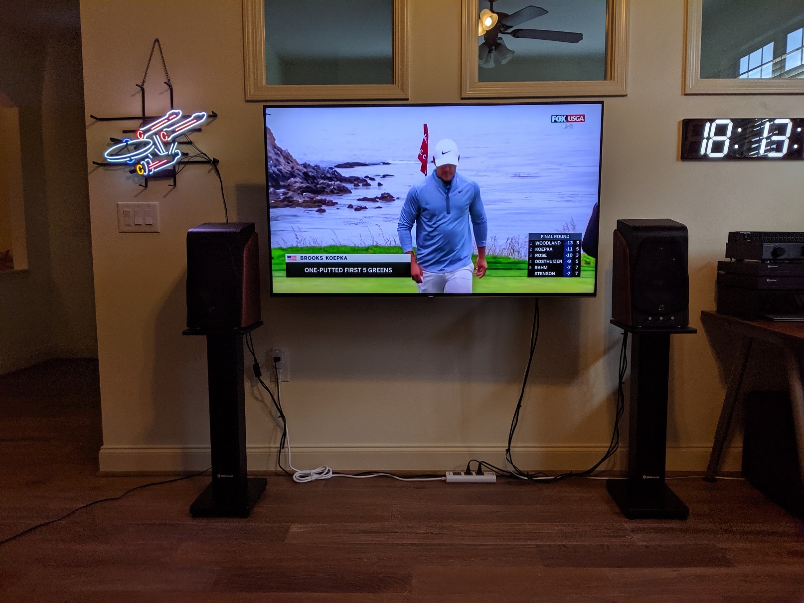 TV1.jpg TV1.jpg