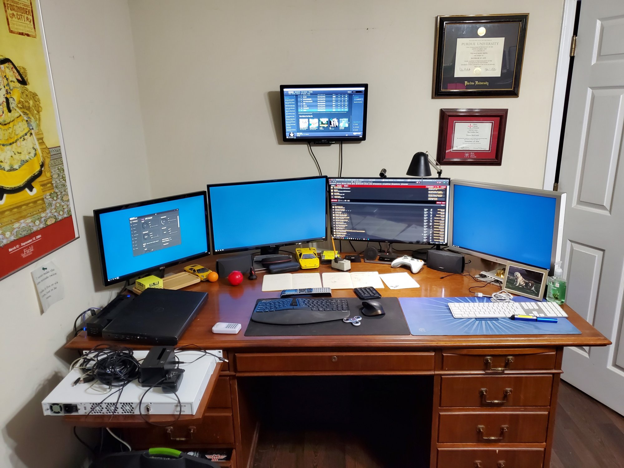 desk.jpg desk.jpg