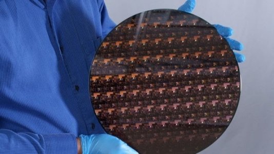 _118391504_ibm_research_2_nm_wafer.jpg _118391504_ibm_research_2_nm_wafer.jpg