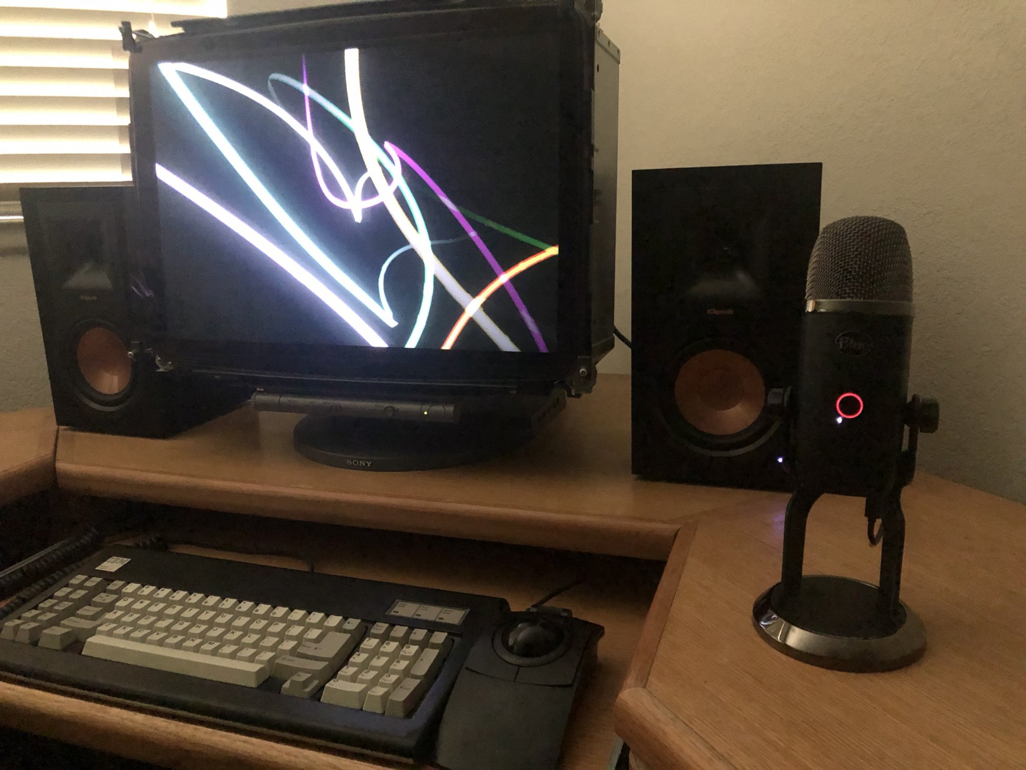 Desktop.jpg Desktop.jpg